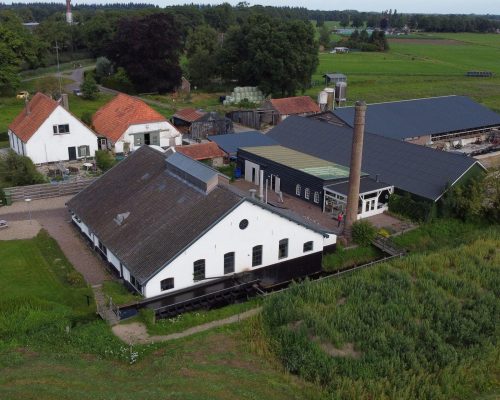Bovenzicht Papierfabriek en museum de Middelste Molen in Loenen op de Veluwe